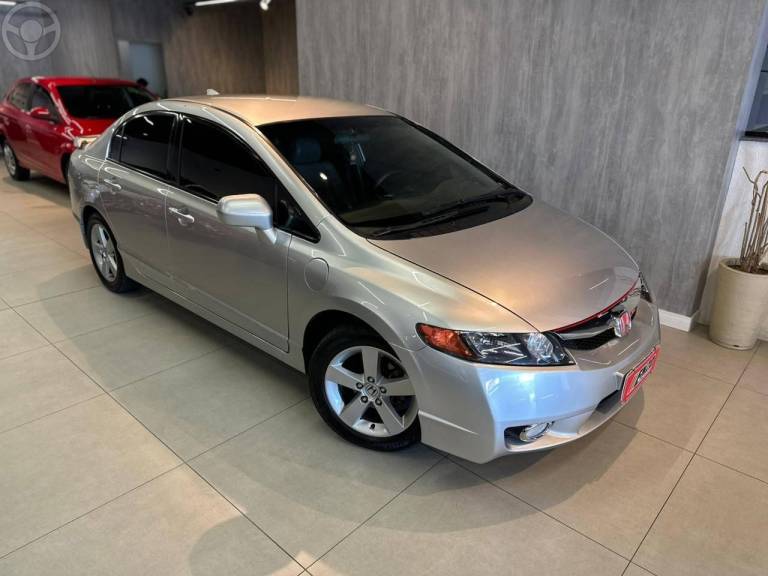 HONDA - CIVIC 1.8 LXS 16V FLEX 4P MANUAL - 2008/2008 - PRATA - R$ 51.900,00