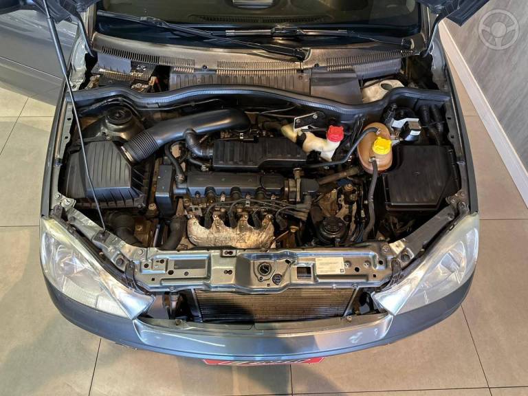 CHEVROLET - CORSA 1.4 MPFI MAXX 8V FLEX 4P MANUAL - 2010/2011 - CINZA - R$ 34.900,00