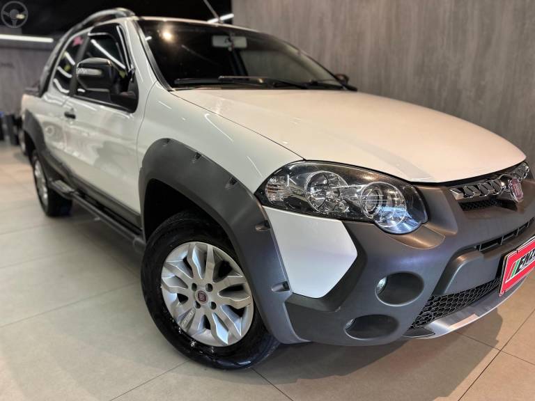 FIAT - STRADA 1.8 MPI ADVENTURE CD 8V FLEX 2P MANUAL - 2013/2013 - BRANCA - R$ 56.900,00