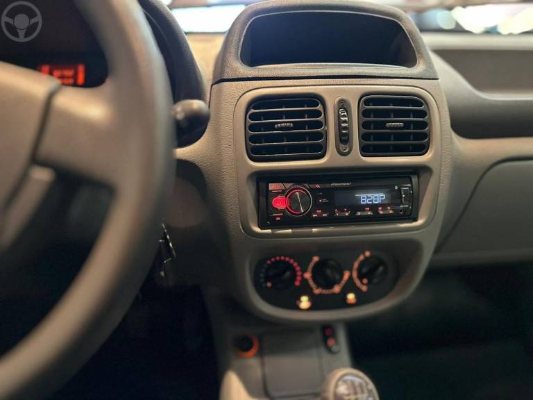 RENAULT - CLIO 1.0 CAMPUS 16V FLEX 4P MANUAL - 2011/2011 - PRATA - R$ 27.900,00