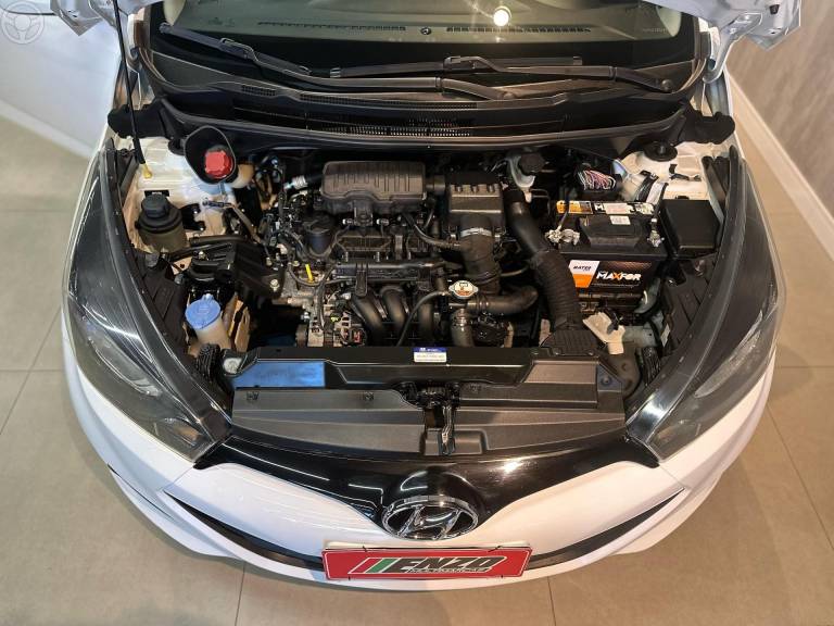 HYUNDAI - HB20S 1.0 COMFORT 12V FLEX 4P MANUAL - 2013/2014 - BRANCA - R$ 42.900,00