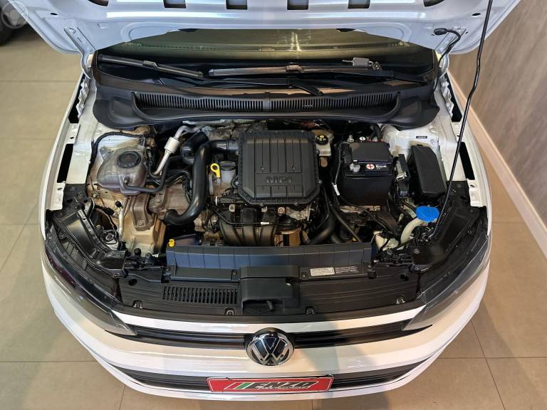VOLKSWAGEN - POLO 1.0MPI TOTAL FLEX MANUAL - 2020/2021 - BRANCA - R$ 68.900,00