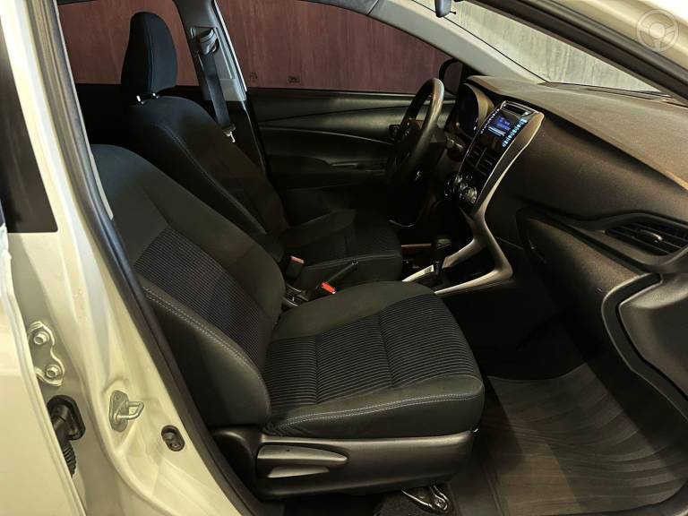 TOYOTA - YARIS 1.5 XL LIVE SEDAN 16V FLEX 4P AUTOMÁTICO - 2019/2020 - BRANCA - R$ 77.900,00