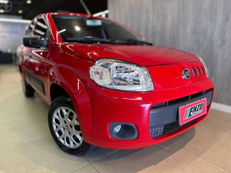 FIAT - UNO 1.0 EVO VIVACE 8V FLEX 4P MANUAL - 2012/2013 - VERMELHA - R$ 31.900,00