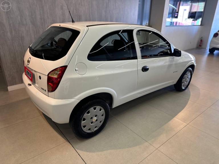 CHEVROLET - CELTA 1.0 MPFI VHC SPIRIT 8V FLEX 2P MANUAL - 2010/2011 - BRANCA - R$ 27.900,00