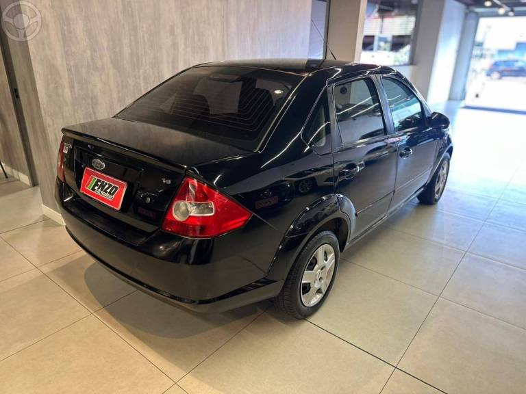 FORD - FIESTA 1.6 ROCAM SEDAN 8V FLEX 4P MANUAL - 2008/2008 - PRETA - R$ 21.900,00