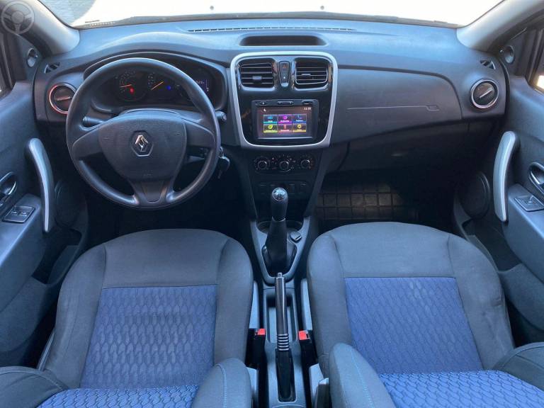 RENAULT - SANDERO 1.6 EXPRESSION 8V FLEX 4P MANUAL - 2015/2016 - PRATA - R$ 41.900,00