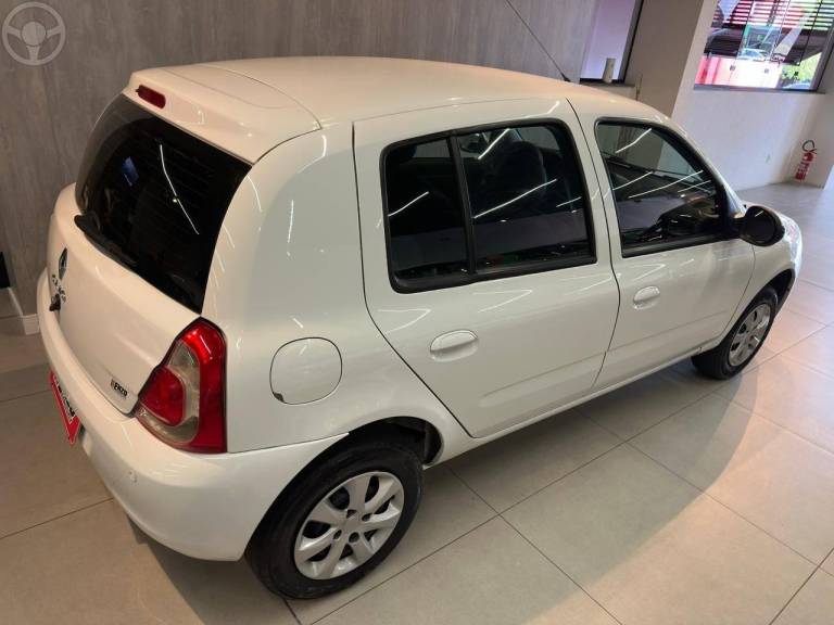 RENAULT - CLIO 1.0 EXPRESSION 16V FLEX 4P MANUAL - 2015/2016 - BRANCA - R$ 38.900,00