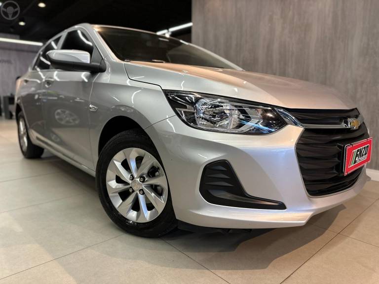 CHEVROLET - ONIX 1.0 LT 12V FLEX 4P MANUAL - 2022/2023 - PRATA - R$ 74.900,00