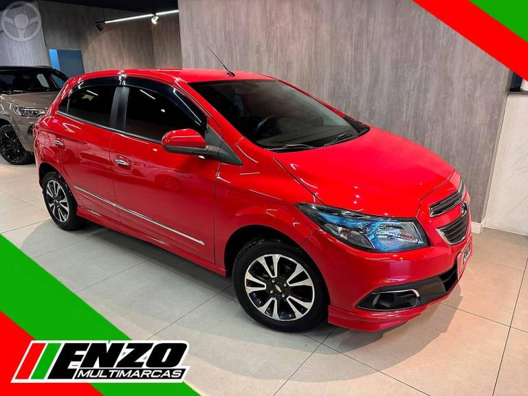 CHEVROLET - ONIX 1.4 MPFI LTZ 8V FLEX 4P MANUAL - 2013/2014 - VERMELHA - R$ 52.900,00