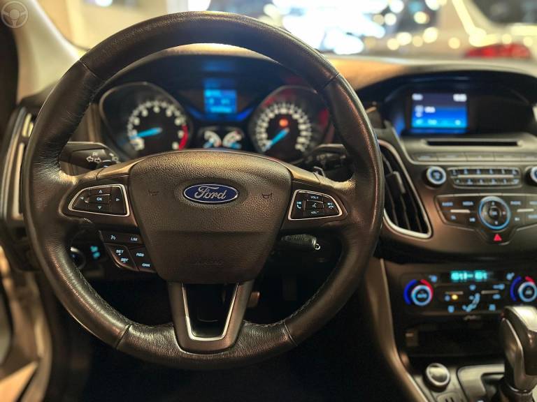 FORD - FOCUS 2.0 SE SEDAN 16V FLEX 4P AUTOMÁTICO - 2015/2016 - BRANCA - R$ 59.900,00