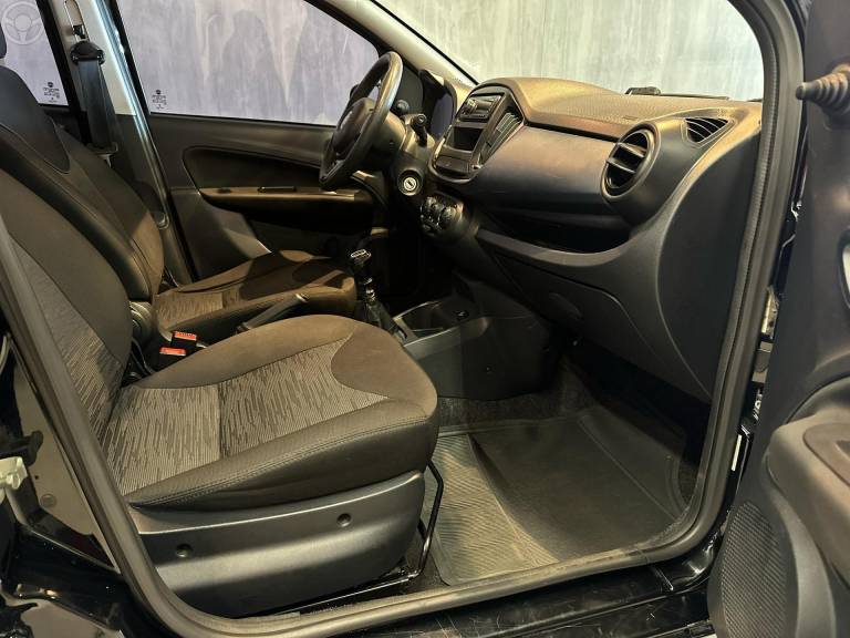 FIAT - UNO 1.0 EVO ATTRACTIVE 8V FLEX 4P MANUAL - 2018/2019 - PRETA - R$ 42.900,00