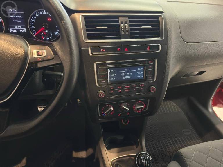 VOLKSWAGEN - FOX 1.6 MI HIGHLINE 8V FLEX 4P MANUAL - 2015/2016 - VERMELHA - R$ 54.900,00