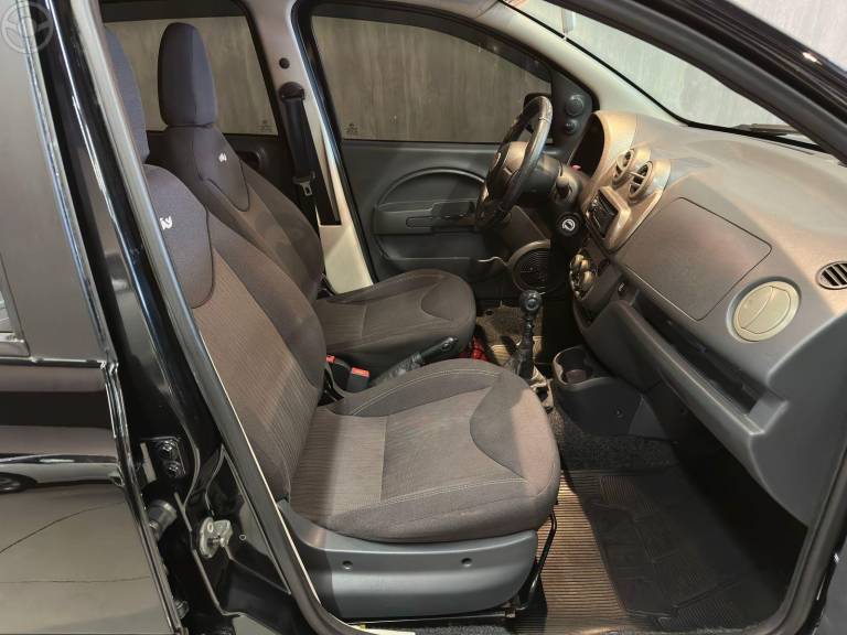 FIAT - UNO 1.0 EVO WAY 8V FLEX 4P MANUAL - 2010/2011 - PRETA - R$ 32.900,00