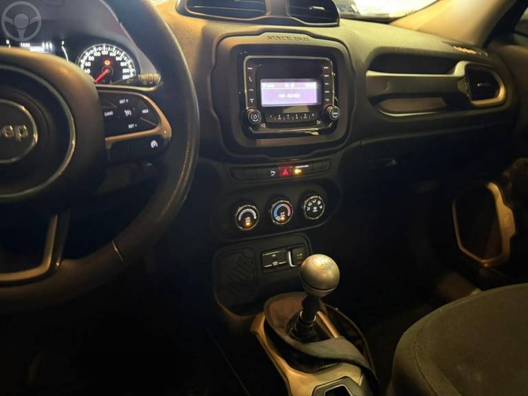 JEEP - RENEGADE 1.8 16V FLEX SPORT 4P MANUAL - 2015/2016 - PRETA - R$ 68.900,00