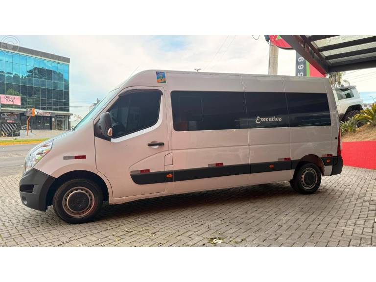 RENAULT - MASTER 2.3 DCI MINIBUS EXECUTIVE L3H2 1 16V DIESEL 4P MANUAL - 2019/2020 - BRANCA - R$ 209.900,00