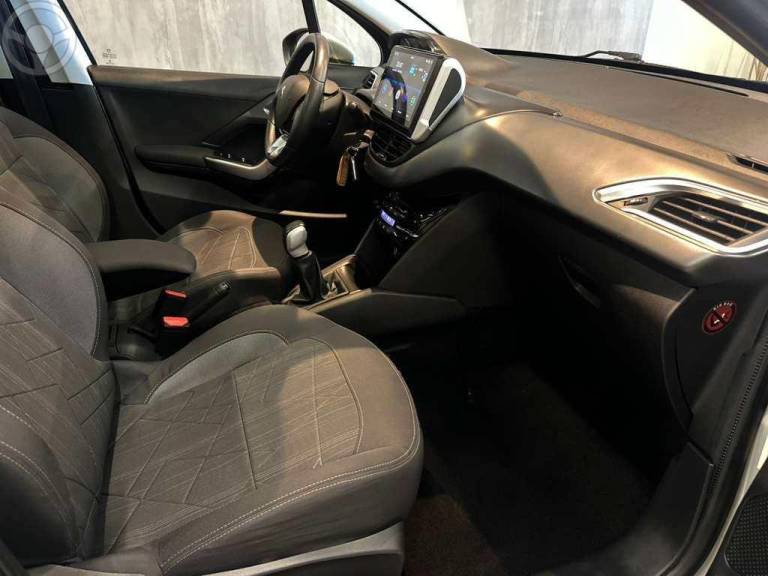 PEUGEOT - 208 1.6 GRIFFE 16V FLEX 4P MANUAL - 2014/2014 - PRATA - R$ 42.900,00