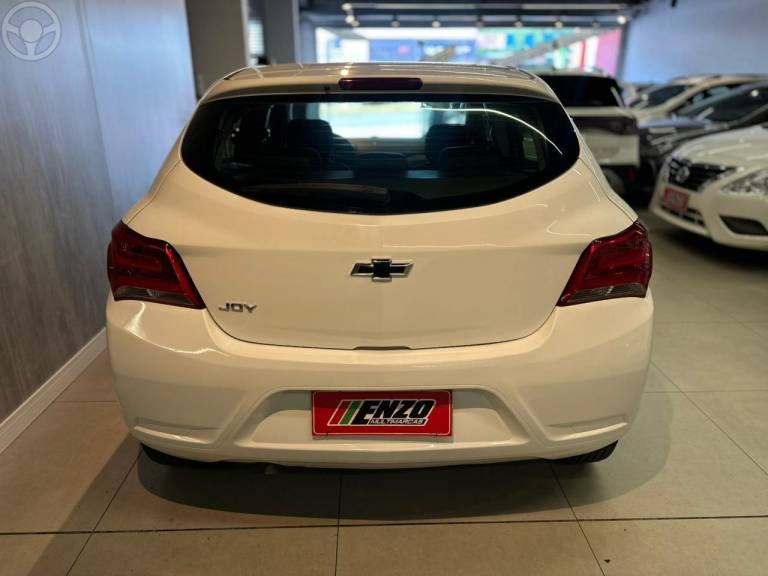 CHEVROLET - ONIX 1.0 JOY PLUS BLACK 8V FLEX 4P MANUAL - 2021/2021 - BRANCA - R$ 58.900,00