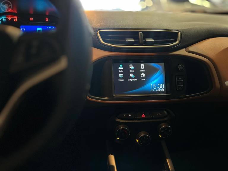 CHEVROLET - ONIX 1.4 MPFI ACTIV 8V FLEX 4P MANUAL - 2016/2017 - BRANCA - R$ 64.900,00