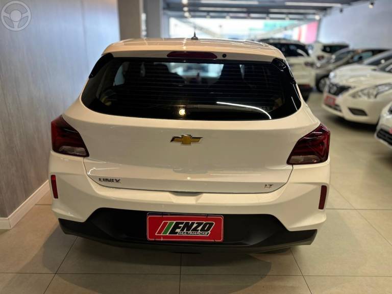CHEVROLET - ONIX 1.0 LT 12V FLEX 4P MANUAL - 2020/2020 - BRANCA - R$ 59.900,00