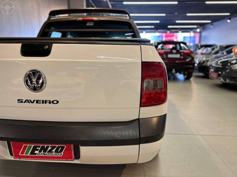VOLKSWAGEN - SAVEIRO 1.6 MI ROCK IN RIO CD 8V FLEX 2P MANUAL - 2015/2016 - BRANCA - R$ 67.900,00