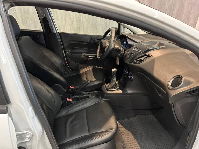 FORD - FIESTA 1.5 S HATCH 16V FLEX 4P MANUAL - 2014/2015 - BRANCA - R$ 45.900,00
