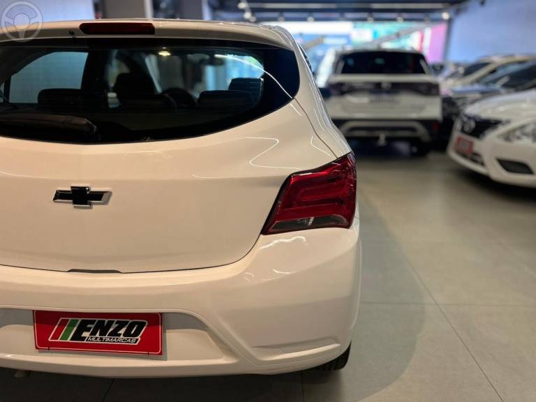 CHEVROLET - ONIX 1.0 JOY PLUS BLACK 8V FLEX 4P MANUAL - 2021/2021 - BRANCA - R$ 58.900,00