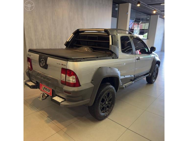 FIAT - STRADA 1.8 MPI ADVENTURE CD 8V FLEX 2P MANUAL - 2011/2012 - PRATA - R$ 55.900,00