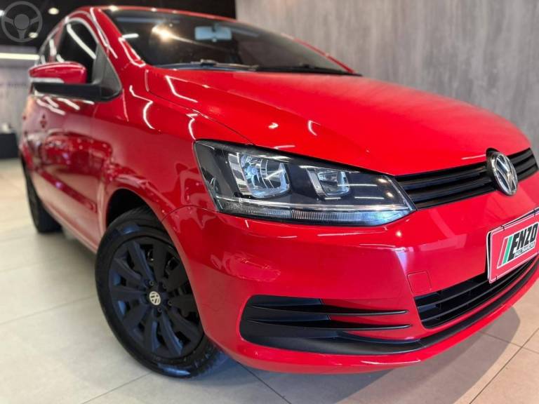 VOLKSWAGEN - FOX 1.0 MI TRENDLINE 8V FLEX 4P MANUAL - 2014/2015 - VERMELHA - R$ 43.900,00