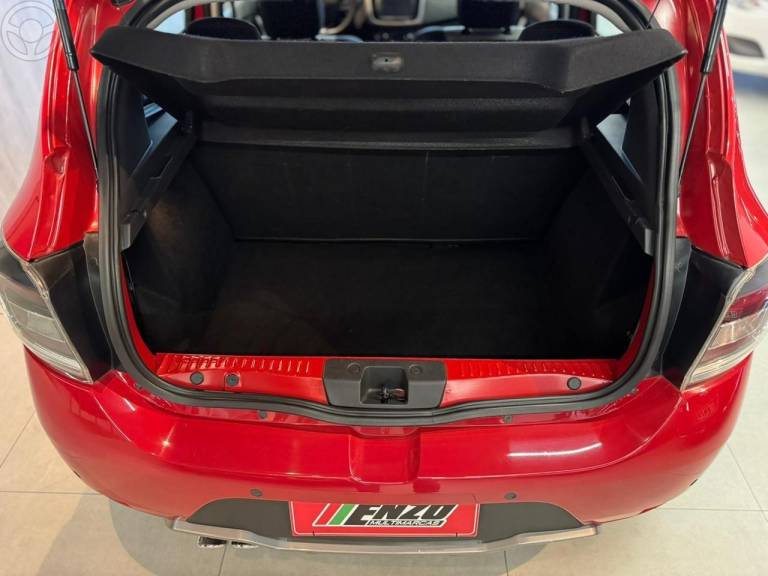 RENAULT - SANDERO 2.0 RS 16V FLEX 4P MANUAL - 2015/2016 - VERMELHA - R$ 61.900,00