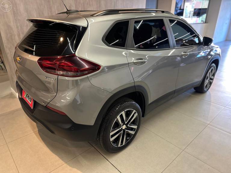 CHEVROLET - TRACKER 1.0 12V LT TURBO FLEX 4P AUTOMÁTICO - 2024/2025 - PRATA - R$ 132.900,00