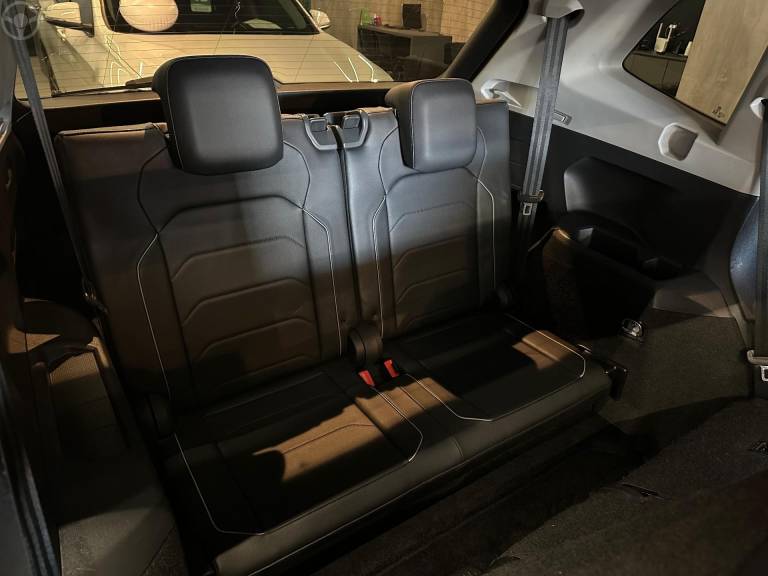 VOLKSWAGEN - TIGUAN 1.4 ALLSPACE COMFORT 250 TSI FLEX 4P - 2019/2020 - PRETA - R$ 134.900,00