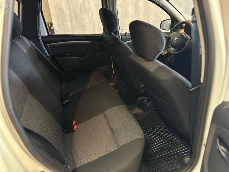 RENAULT - DUSTER 1.6 EXPRESSION 4X2 16V FLEX 4P MANUAL - 2013/2014 - BRANCA - R$ 52.900,00