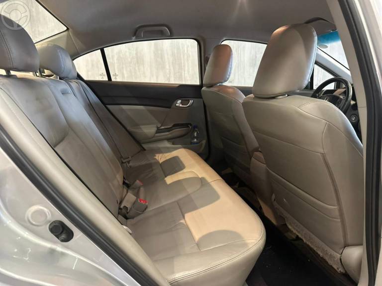 HONDA - CIVIC 1.8 LXS 16V FLEX 4P AUTOMÁTICO - 2012/2012 - PRATA - R$ 68.900,00