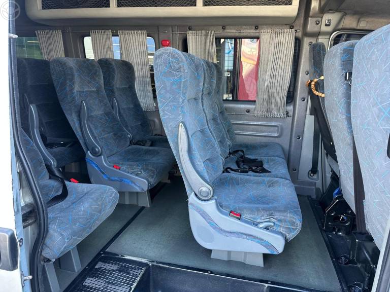 RENAULT - MASTER 2.5 DCI MINIBUS L3H2 1 16V DIESEL 3P MANUAL - 2011/2012 - PRATA - R$ 110.900,00