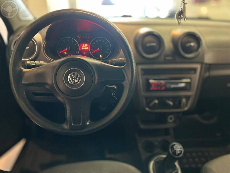 VOLKSWAGEN - GOL 1.0 MI 8V FLEX 4P MANUAL G.VI - 2012/2013 - PRETA - R$ 35.900,00