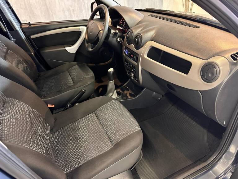 RENAULT - SANDERO 1.0 EXPRESSION 16V FLEX 4P MANUAL - 2009/2010 - CINZA - R$ 28.900,00