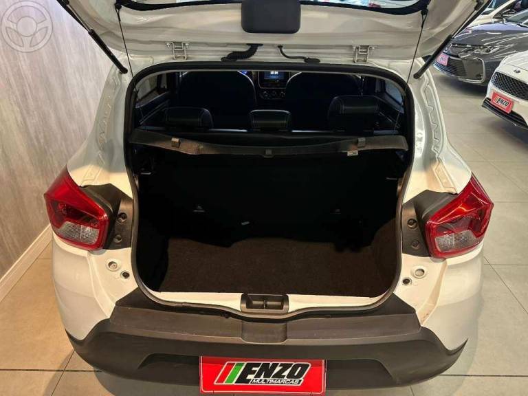 RENAULT - KWID 1.0 12V SCE FLEX INTENSE MANUAL - 2017/2018 - BRANCA - R$ 41.900,00