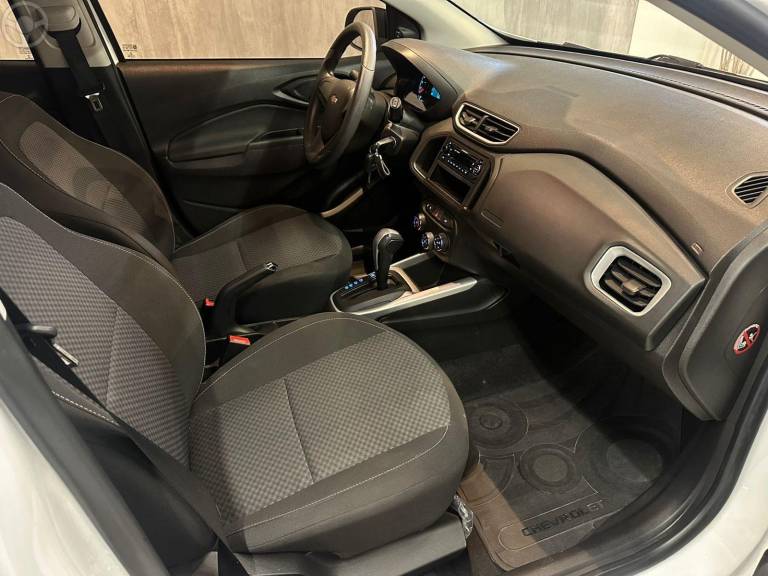 CHEVROLET - ONIX 1.4 ADVANTAGE 8V FLEX 4P AUTOMÁTICO - 2018/2018 - BRANCA - R$ 65.900,00