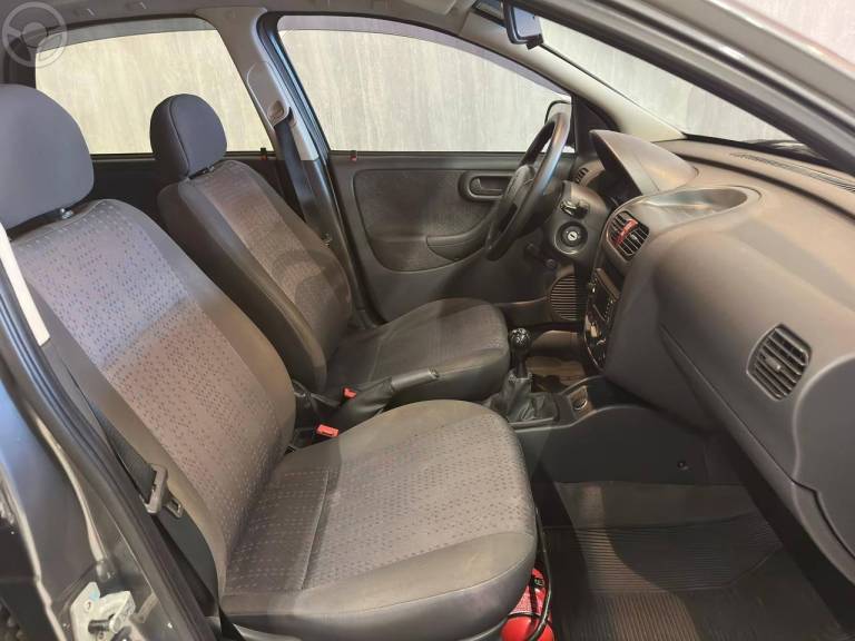 CHEVROLET - CORSA 1.4 MPFI MAXX 8V FLEX 4P MANUAL - 2010/2011 - CINZA - R$ 31.900,00