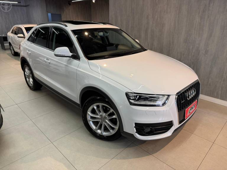 AUDI - Q3 2.0 TFSI AMBIENTE QUATTRO 4P S TRONIC - 2015/2015 - BRANCA - R$ 93.900,00
