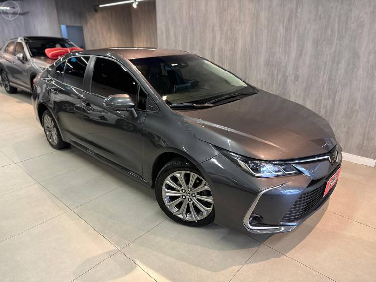 TOYOTA - COROLLA 2.0 XEI 16V FLEX 4P AUTOMÁTICO - 2022/2023 - CINZA - R$ 129.900,00