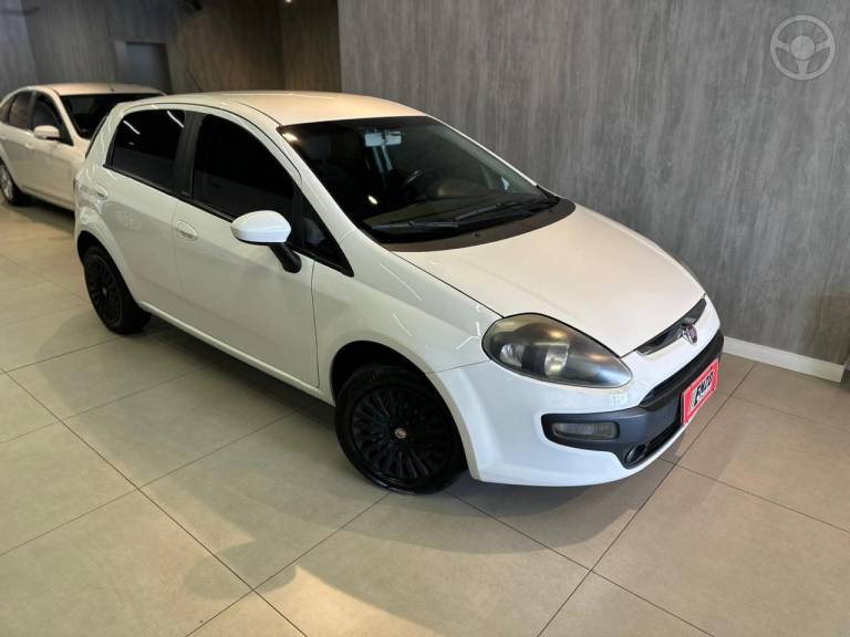 FIAT - PUNTO 1.4 ATTRACTIVE 8V FLEX 4P MANUAL - 2013/2014 - BRANCA - R$ 44.900,00