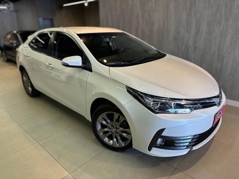 TOYOTA - COROLLA 2.0 XEI 16V FLEX 4P AUTOMÁTICO - 2018/2019 - BRANCA - R$ 109.900,00
