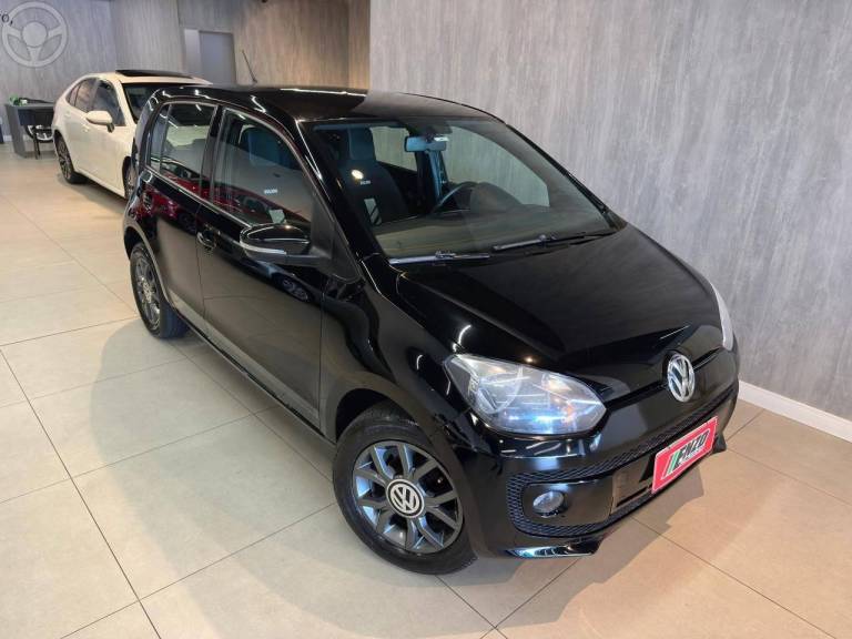 VOLKSWAGEN - UP 1.0 MPI RUN UP 12V FLEX 4P MANUAL - 2016/2017 - PRETA - R$ 49.900,00
