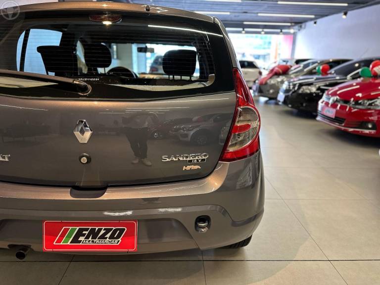 RENAULT - SANDERO 1.0 EXPRESSION 16V FLEX 4P MANUAL - 2009/2010 - CINZA - R$ 28.900,00