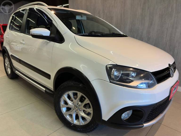 VOLKSWAGEN - CROSSFOX 1.6 MI FLEX 8V 4P MANUAL - 2012/2013 - BRANCA - R$ 48.900,00