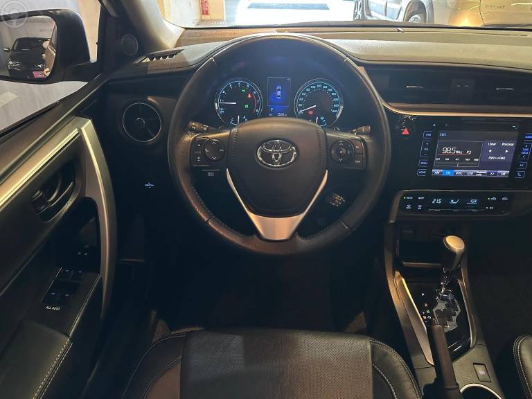 TOYOTA - COROLLA 2.0 XEI 16V FLEX 4P AUTOMÁTICO - 2018/2019 - BRANCA - R$ 110.900,00