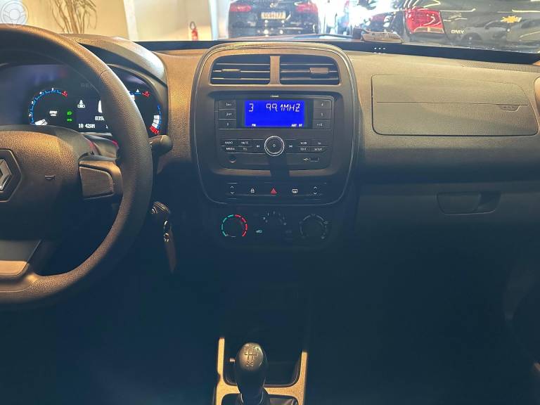 RENAULT - KWID 1.0 12V SCE FLEX ZEN MANUAL - 2021/2022 - BRANCA - R$ 46.900,00