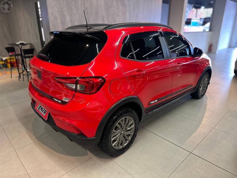 FIAT - ARGO 1.3 FIREFLY TREKKING FLEX 4P MANUAL - 2022/2022 - VERMELHA - R$ 75.900,00